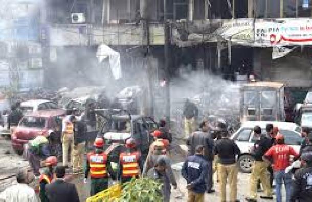 Un atentado suicida deja 38 muertos en un concurrido parque de Lahore
