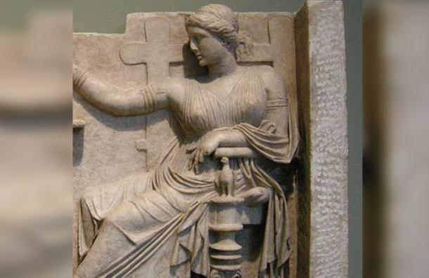 Encuentran una laptop en una escultura griega que tiene más de 2 mil años